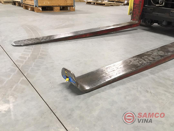 Kiểm tra càng nâng có bị gãy hay không