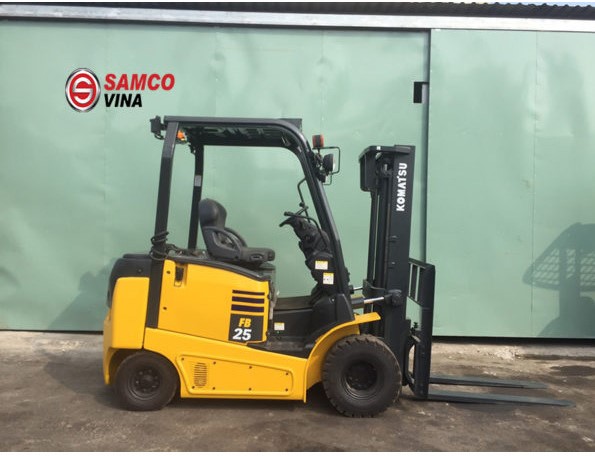 Xe nâng điện ngồi lái Komatsu 2. 5 tấn