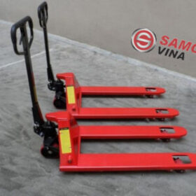 Xe nâng tay 2500kg thiết kế nhỏ nhắn giúp dễ di chuyển, điều khiển