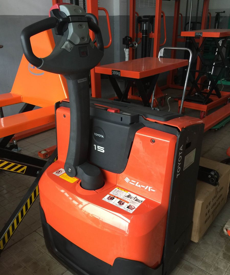 Xe nâng Pallet truck Toyota