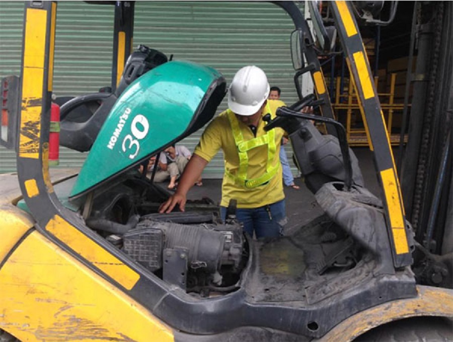 Cung cấp dịch vụ sửa chữa xe nâng dầu cho các doanh nghiệp và công ty