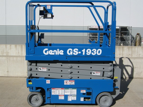 Xe nâng người cắt kéo chiều cao 8m